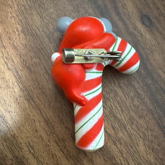 Vintage Christmas Brooch Christmas Pin Mouse Candy Cane Whimsical Nostalgic - Picture 4 of 6
